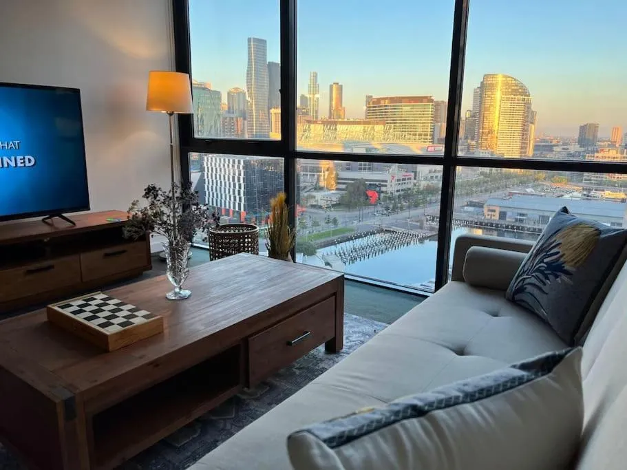Image 4 of 17 Floor Waterfront Apartment Docklands 2BR 2Car