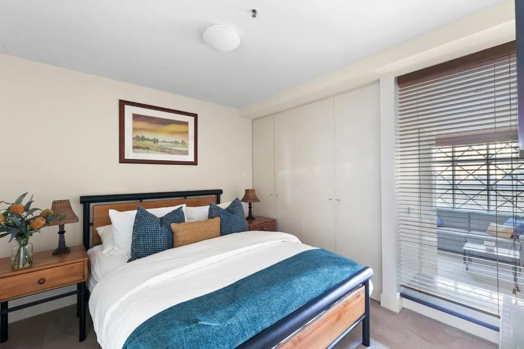 Image of 1-bedroom Unit in Classic Melbourne CBD Building!