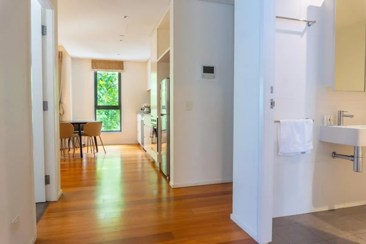 Image 2 of 2BR Apt in Docklands WiFi City walk Water nearby