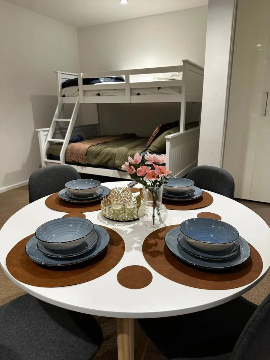 Image 4 of 2 BR apt close to Southern Cross