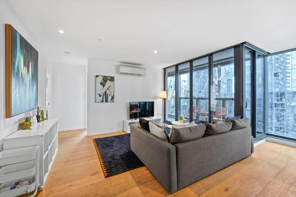 Image of 3 Bed inner CBD Next to Skybus with Pool Gym Sauna