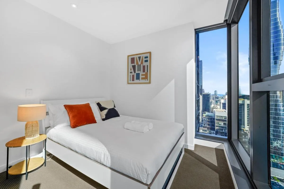 Image 1 of 3 Bed inner CBD Next to Skybus with Pool Gym Sauna
