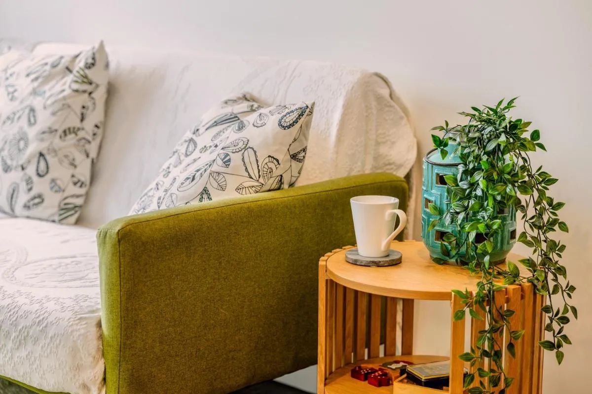 Image 1 of 3 bed Apt near hospital, Uni & CBD – free parking!