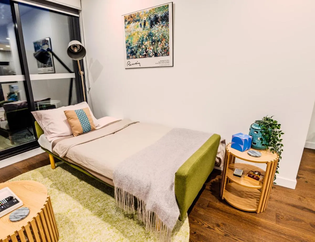Image 3 of 3 bed Apt near hospital, Uni & CBD – free parking!