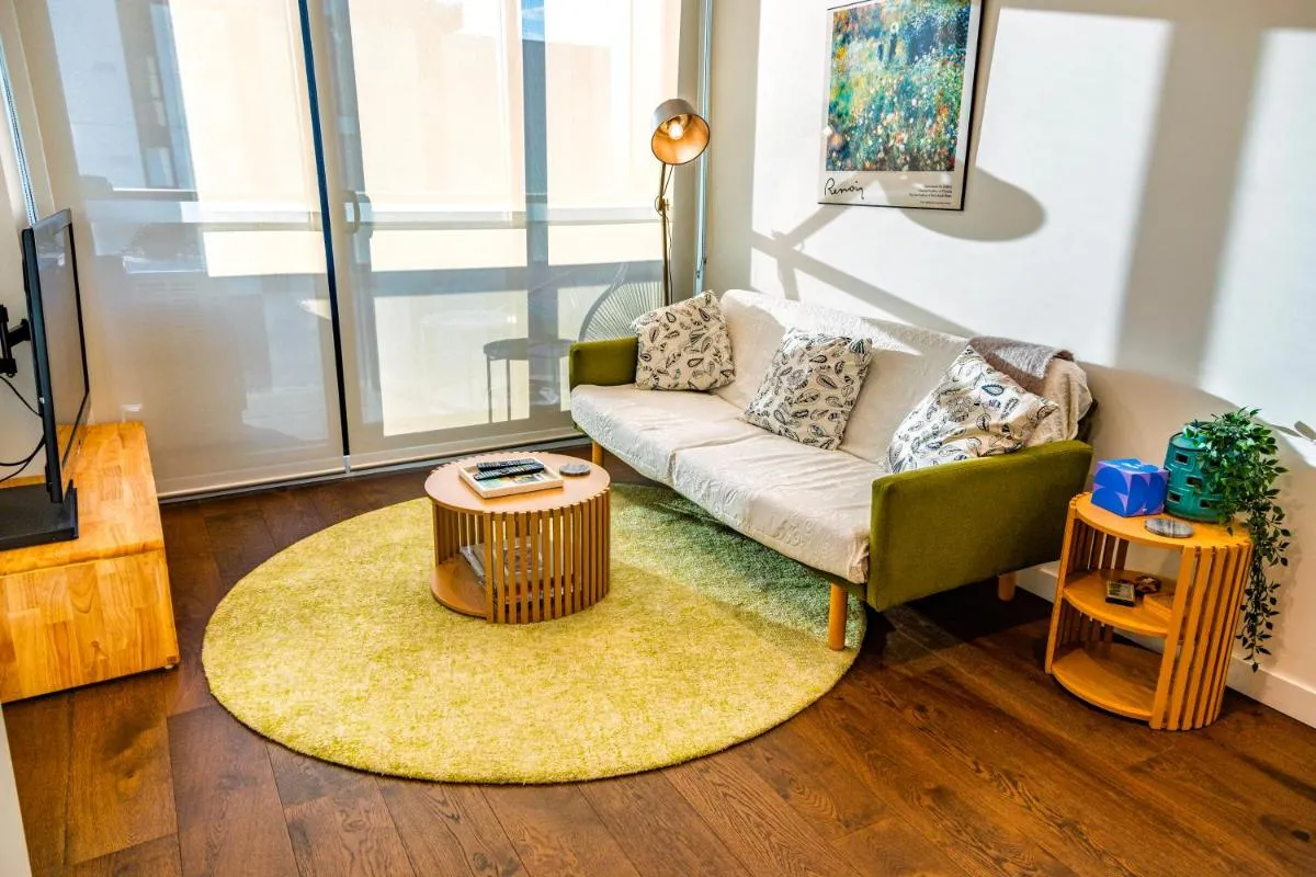 Image 4 of 3 bed Apt near hospital, Uni & CBD – free parking!