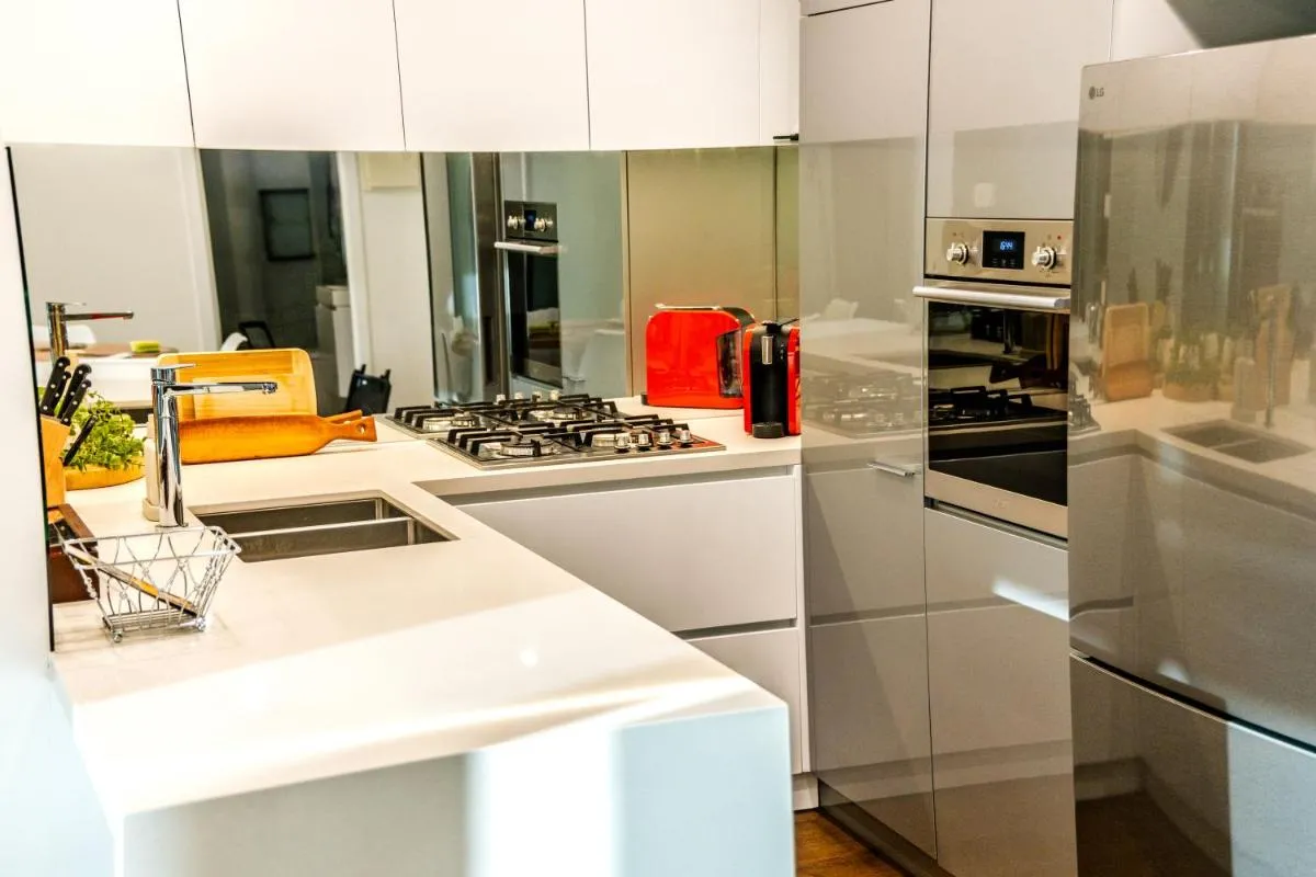 Image 6 of 3 bed Apt near hospital, Uni & CBD – free parking!
