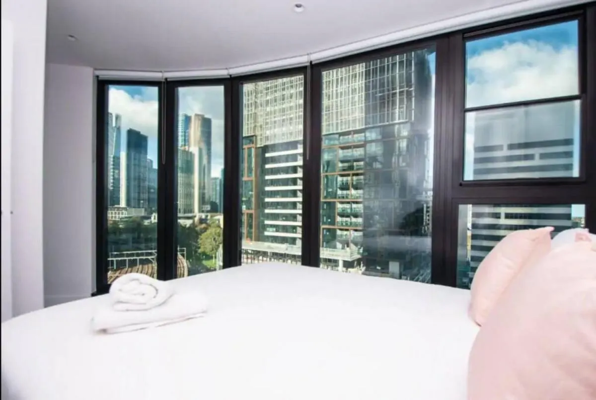 Image 1 of 65D Modern Abnb-style 2BR Apt nr Yarra river, Free Parking