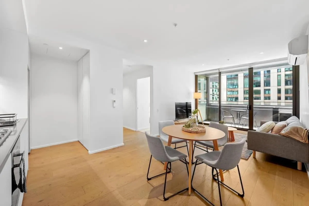 Image 4 of 889 Collins – Modern Executive 1BR Apt at Docklands