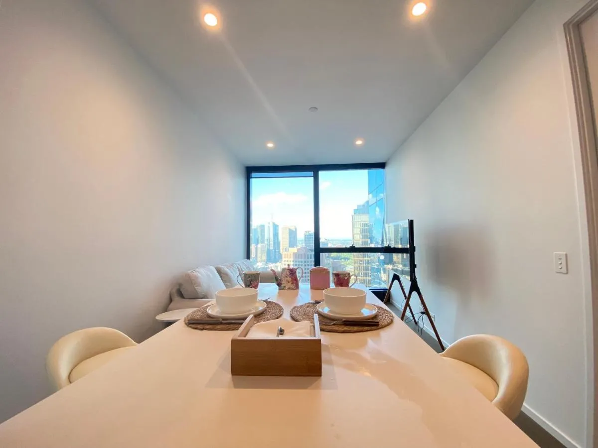 Image 2 of Aus108 – 1B1B with breathtaking city views