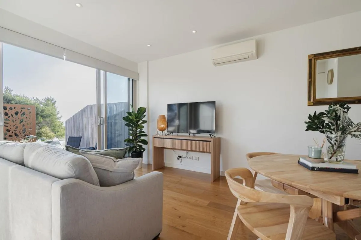 Image 4 of ‘Bon Beachfront Haven’ Cosy Coastal Calm