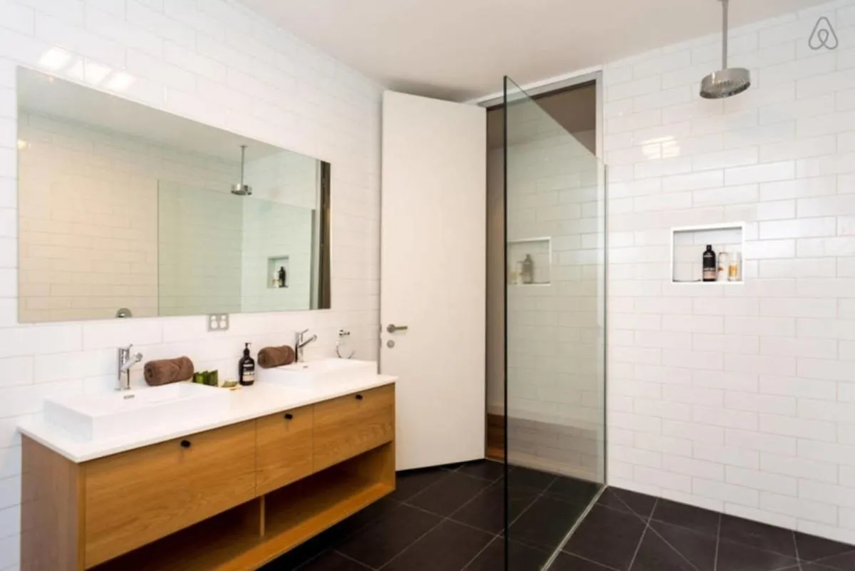 Image 2 of Bradman Modern Style a Walk to MCG, Swan St, CBD