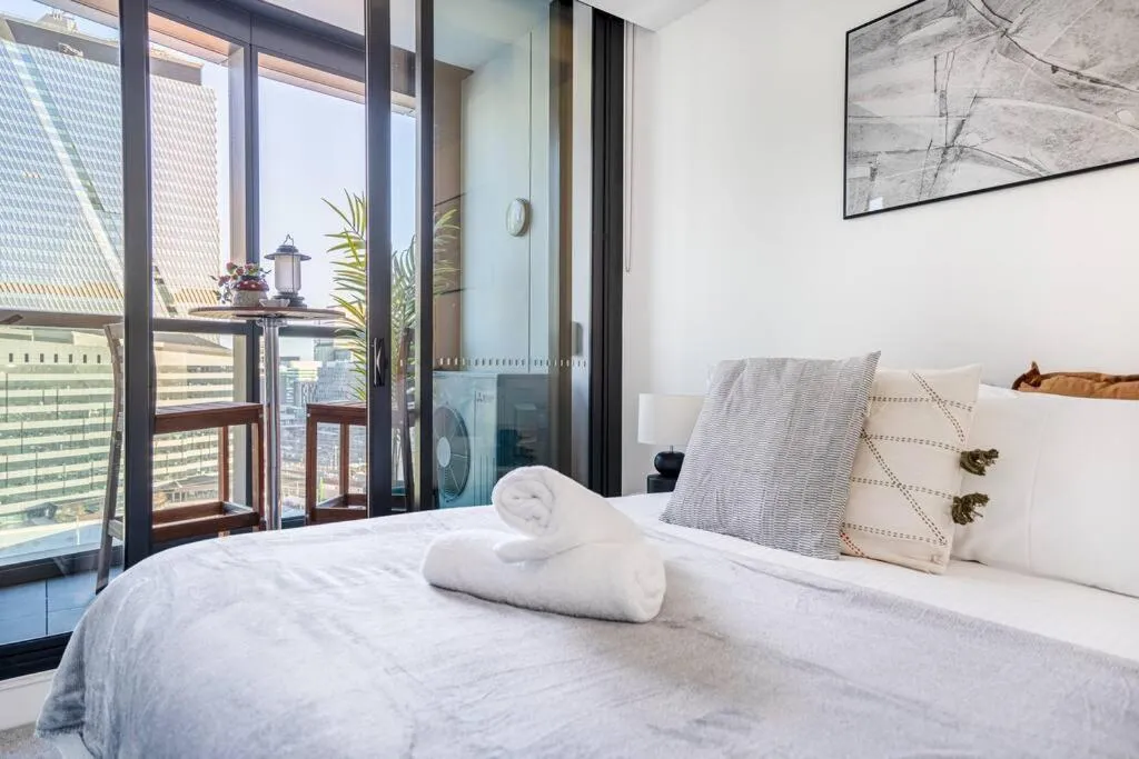 Image 1 of Bright 1B West Melbourne apt w free parking#MV16