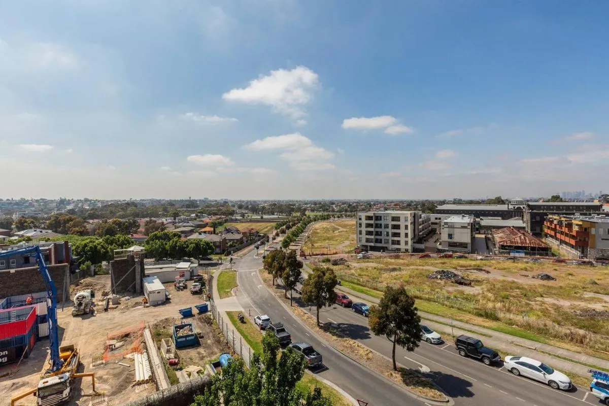 Image 5 of Bright, Open Plan-Living with Stunning City Views