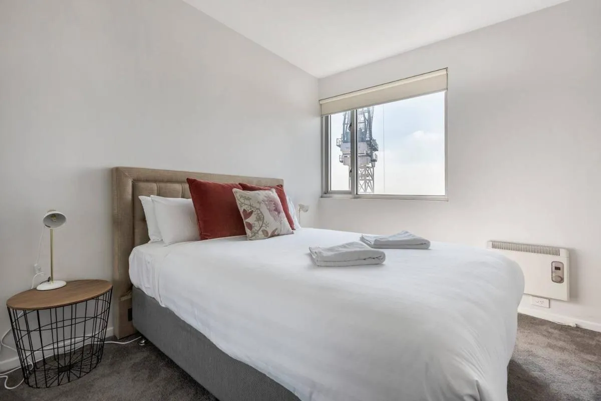 Image 6 of Bright, Open Plan-Living with Stunning City Views