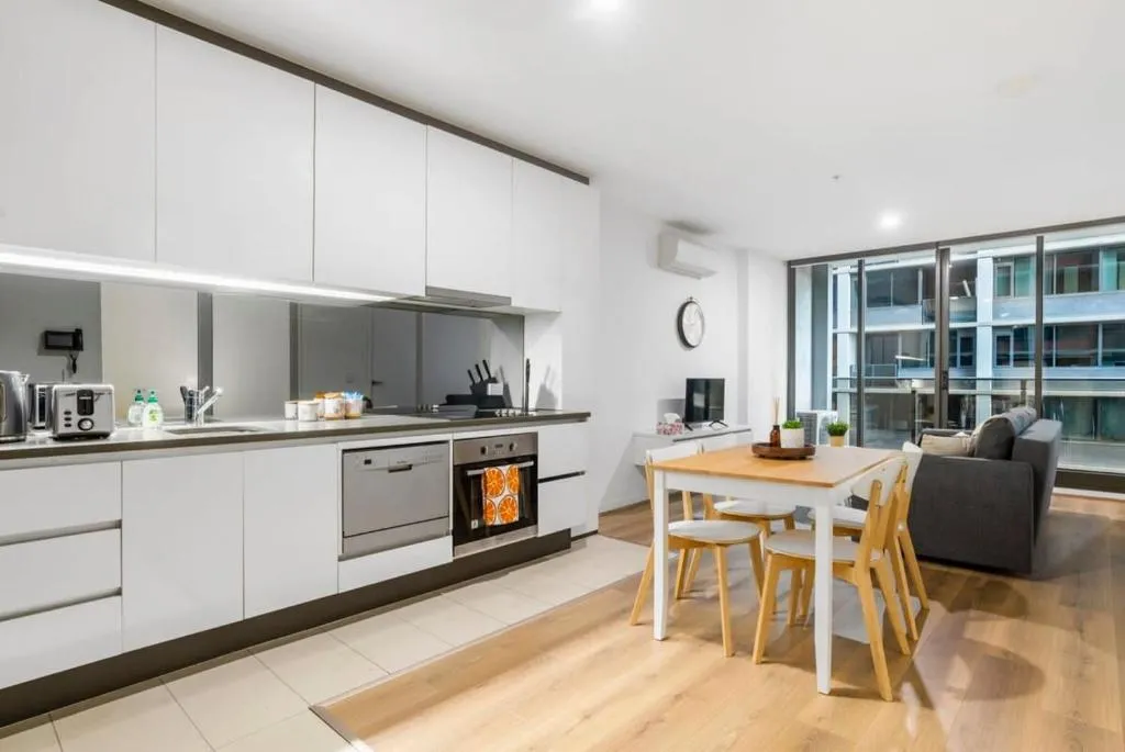 Image of Charming 2BR Apartment with Free Parking