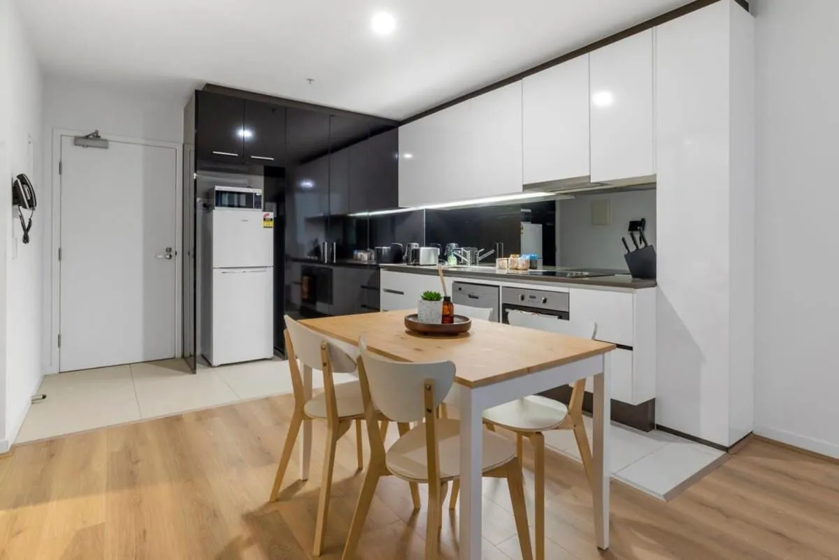 Image 4 of Charming 2BR Apartment with Free Parking