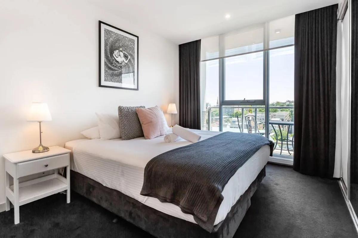 Image 1 of City View Chic in South Yarra with Parking