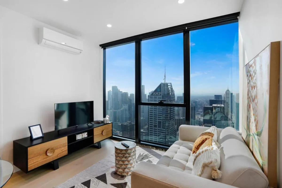 Image 4 of City and Sunrise View 2 Bed 2 Bath above Level 60 next to Skybus