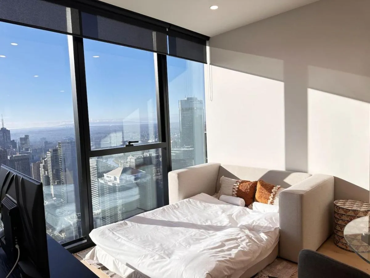 Image 6 of City and Sunrise View 2 Bed 2 Bath above Level 60 next to Skybus