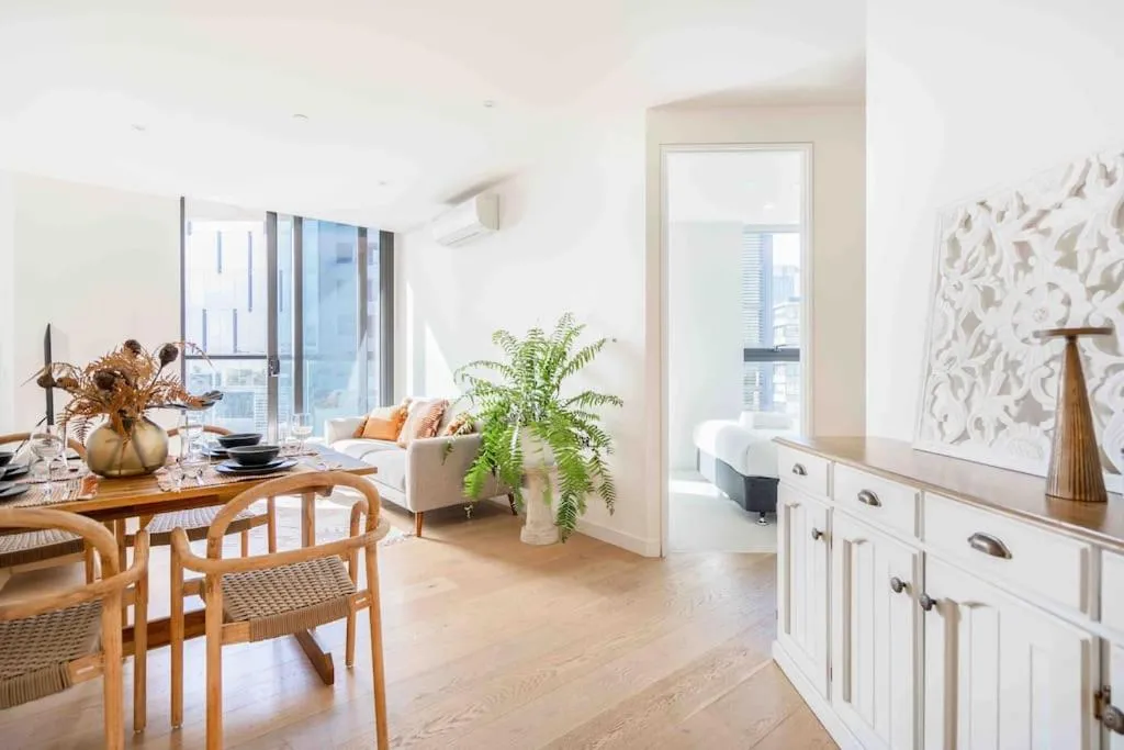 Image of Classy 2B apt next to Albert Park w Free Parking#LA08
