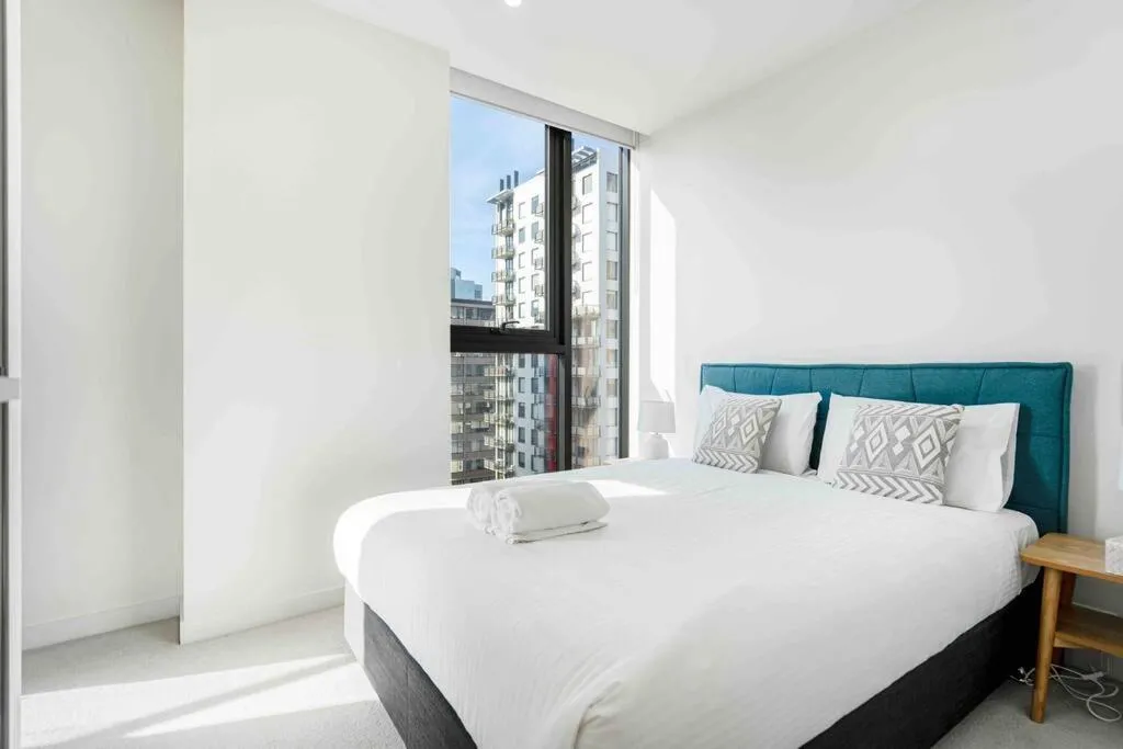 Image 1 of Classy 2B apt next to Albert Park w Free Parking#LA08