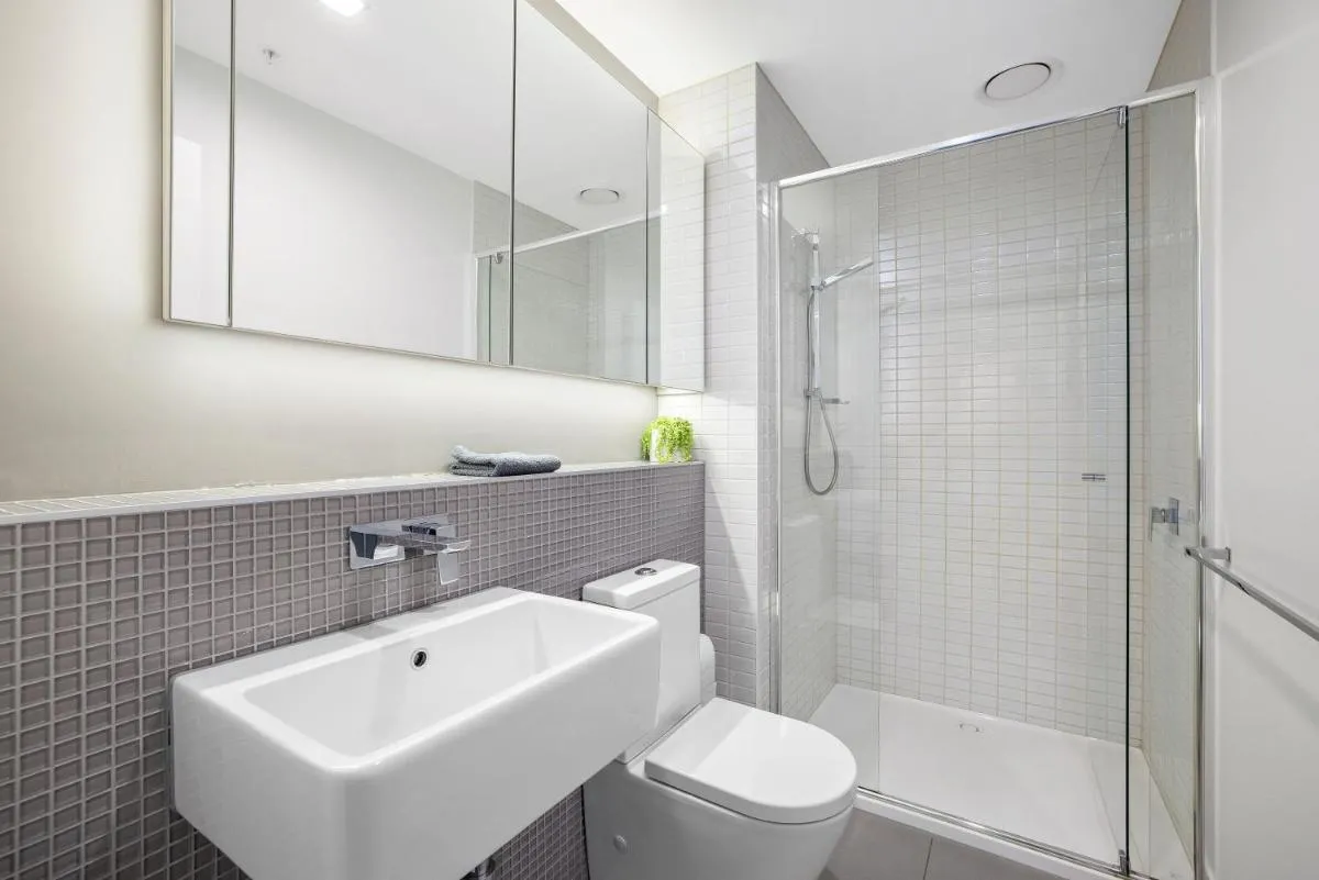 Image 2 of Complete Host The Fifth Apartments