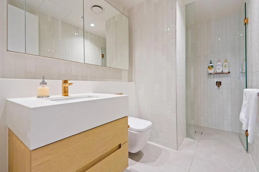 Image 2 of Contemporary 2BR apt in central Melb-Collins House #CH30