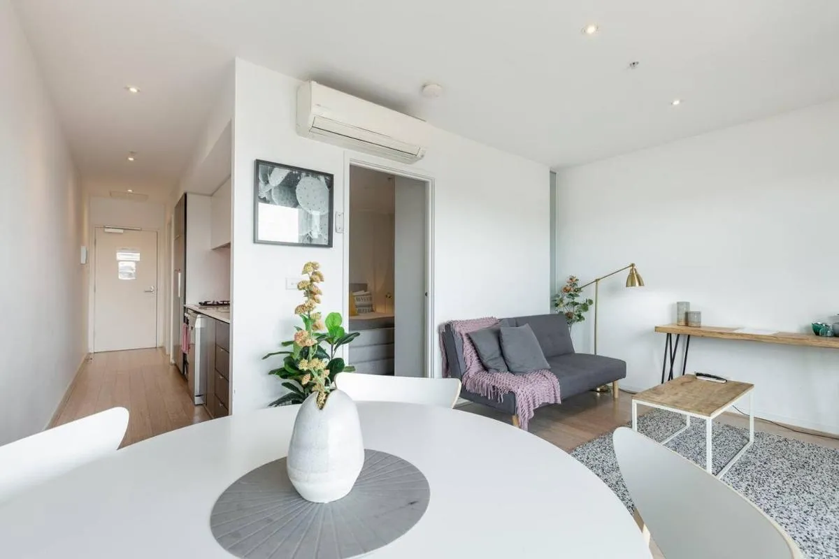 Image 4 of Cosy and Contemporary in Sought after South Yarra