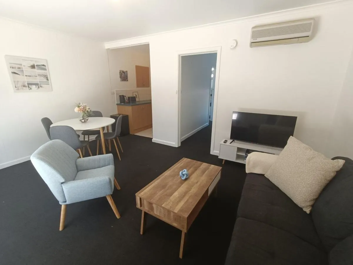 Image 4 of Cute, Cozy and Central Apartment 1 in Essendon with Free Parking
