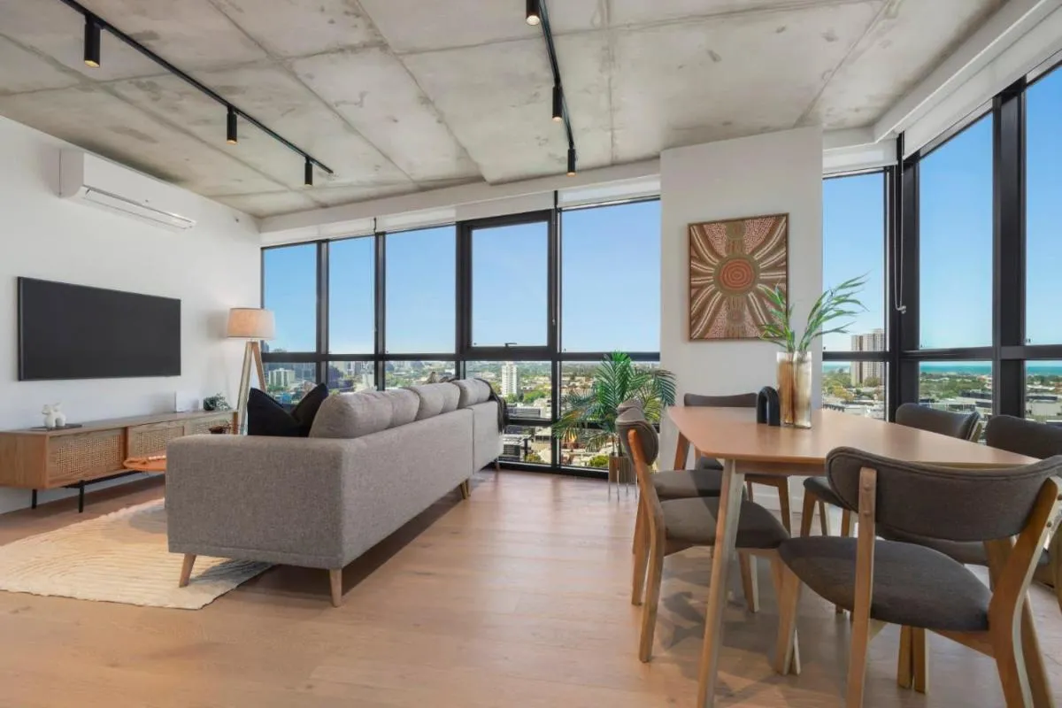 Image 3 of Deluxe Living in Southbank, Parking Available T&Cs