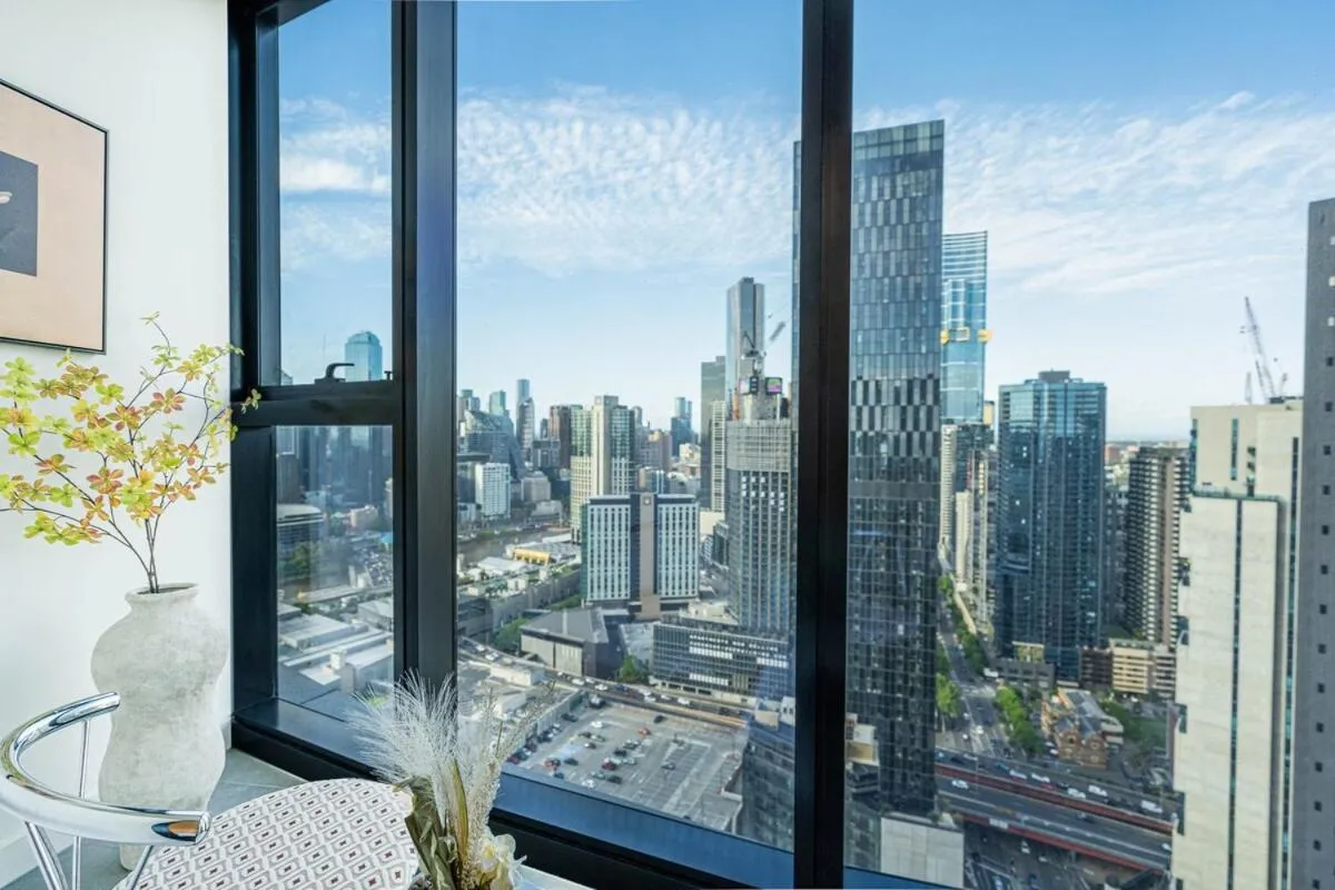 Image 6 of Designer Southbank Apt Level 39 w Amazing view#5 SH39