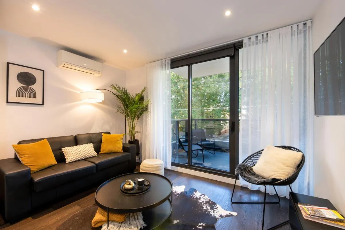 Image 4 of Elwood stylish apartment in botanical location near beach