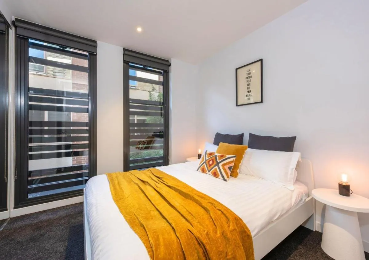 Image 1 of Elwood stylish apartment in botanical location near beach