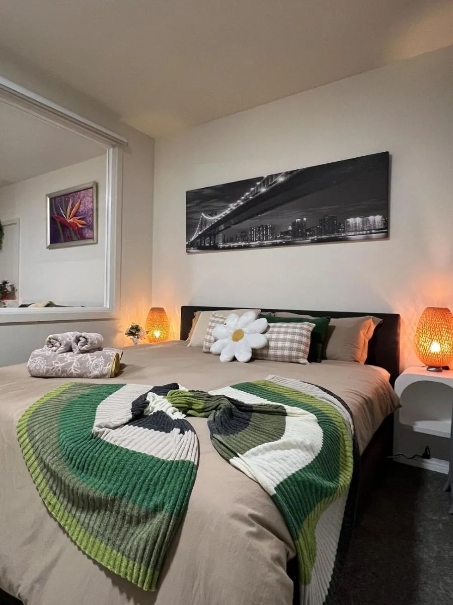 Image 3 of Emporium Luxe 1BR King Suite – Prime CBD Location