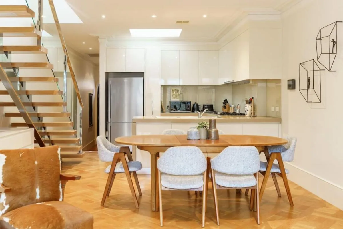 Image 3 of Farrah Designer Three Bedroom Carlton Residence