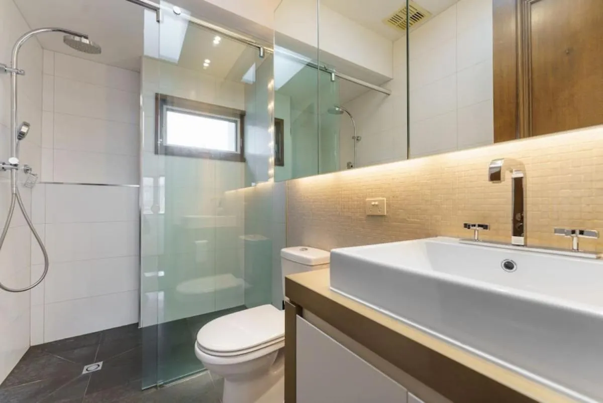 Image 2 of Farrah Designer Three Bedroom Carlton Residence