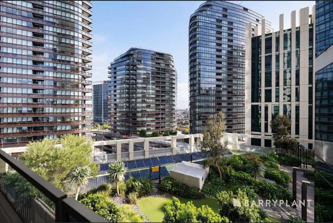 Image 6 of Free Parking Stylish Urban Escape City Views