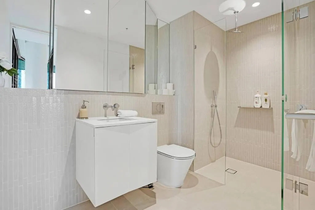 Image 2 of Glamorous 2 bedder Southbank home w Balcony #MSQ04