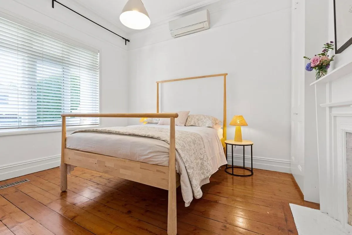 Image 1 of Glenferrie House, Close to City, Classic Style, Free On-Site Parking