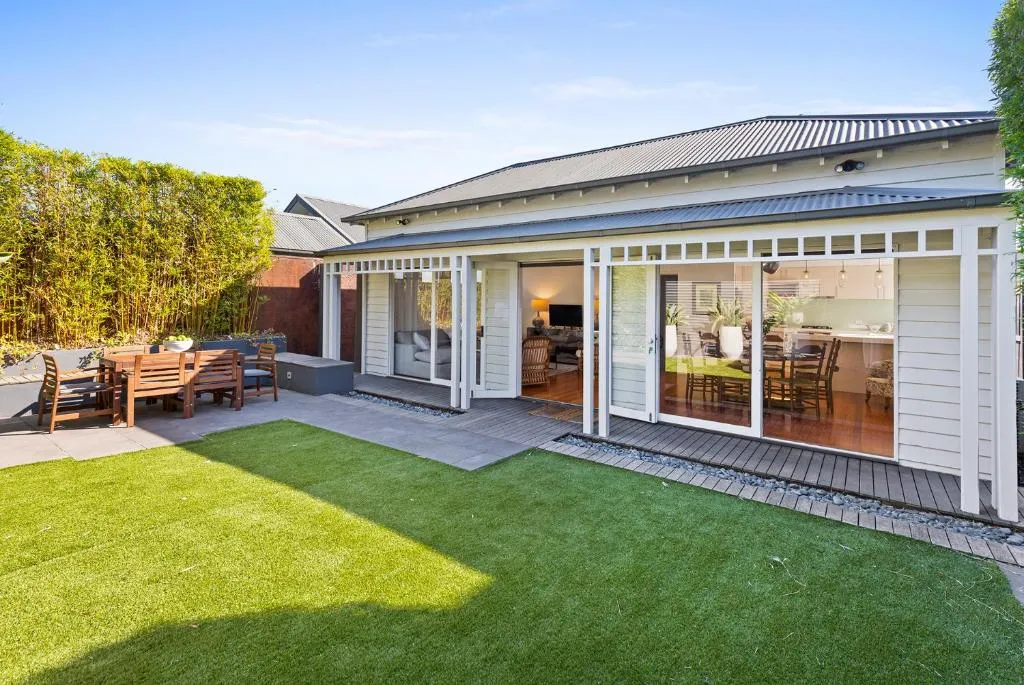 Image of Glenferrie House, Close to City, Classic Style, Free On-Site Parking