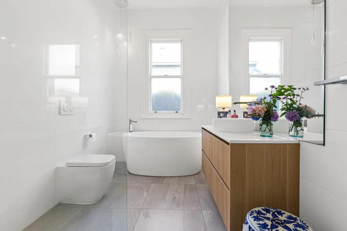 Image 2 of Glenferrie House, Close to City, Classic Style, Free On-Site Parking