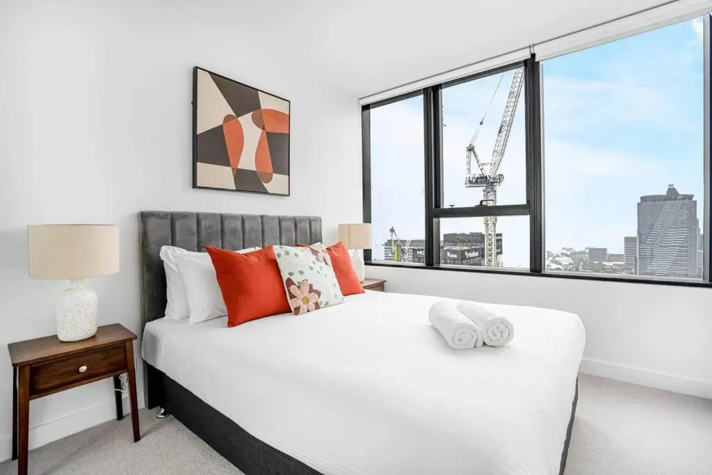 Image 1 of Gorgeous 2B Docklands apt Amazing view on lvl37#MQ37