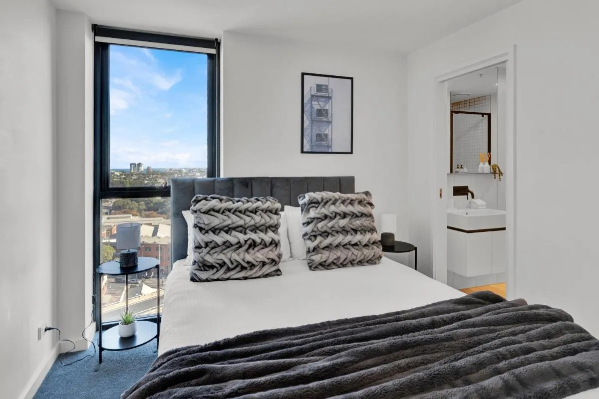 Image 5 of Gorgeous 2bed 2bath apartment near Crown