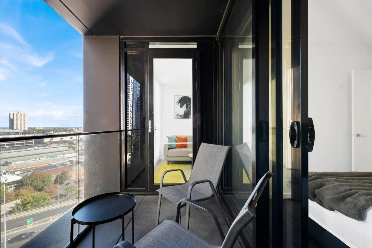 Image 6 of Gorgeous 2bed 2bath apartment near Crown
