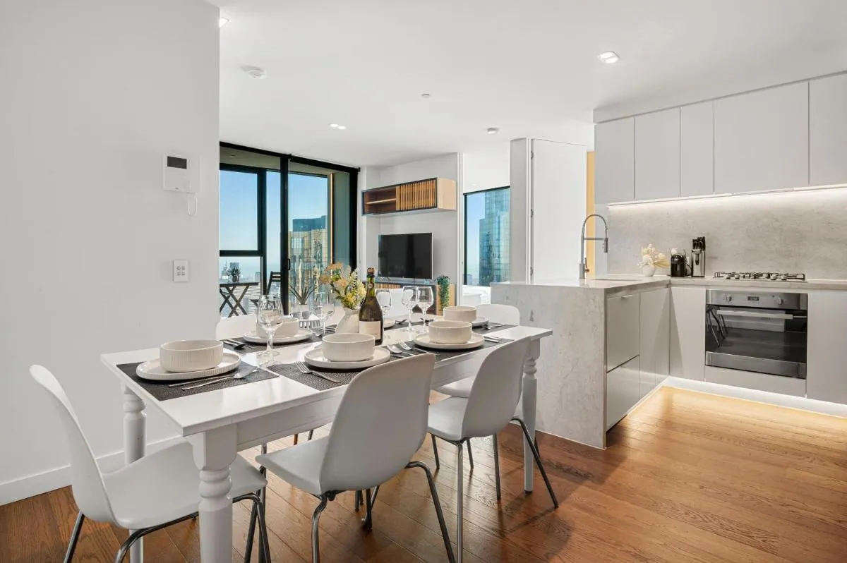 Image 4 of Gorgeous City Views 64th Floor 3BR APT with Pool & Gym