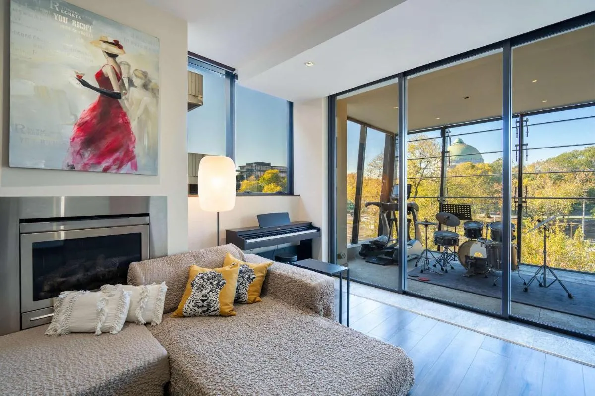 Image 4 of Grand St Kilda 2-story Sub-Penthouse