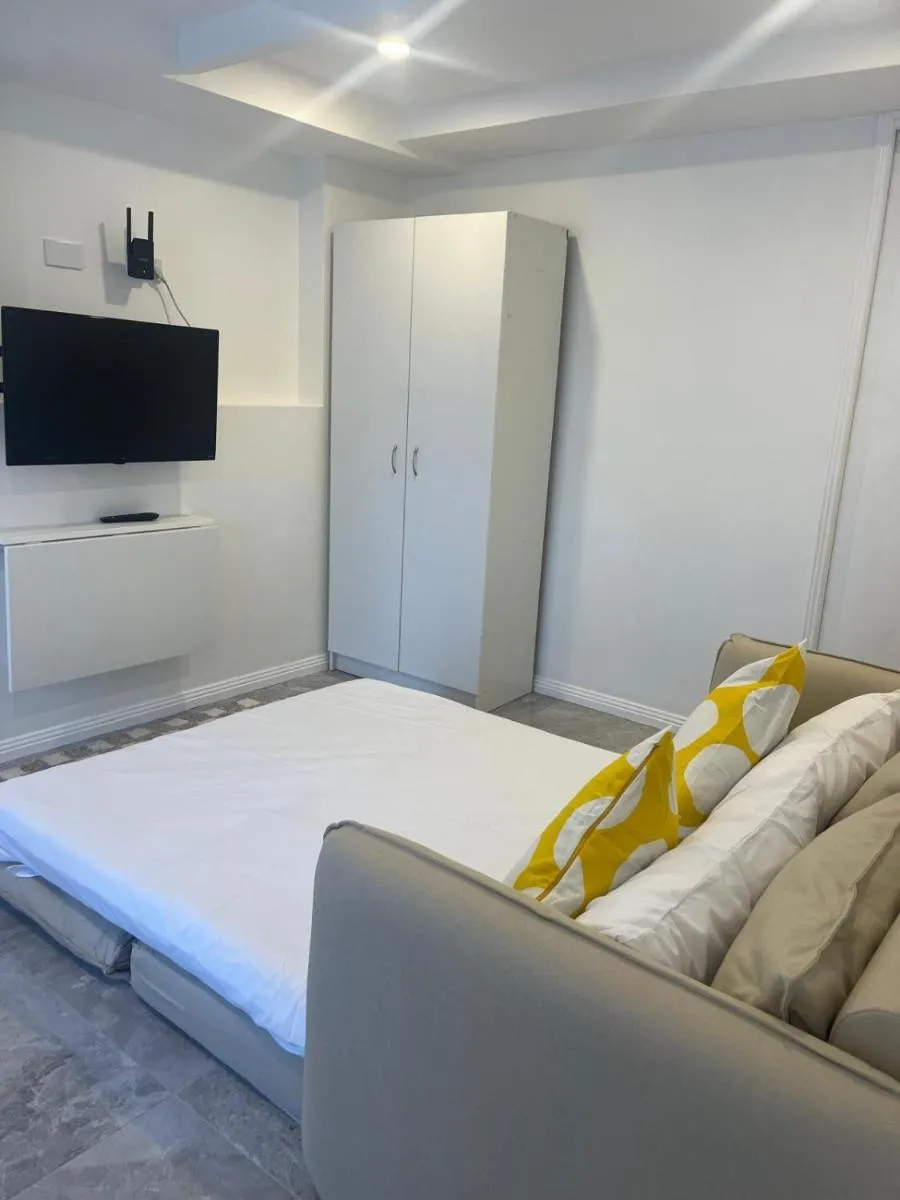 Image 4 of Guest suite in Brighton