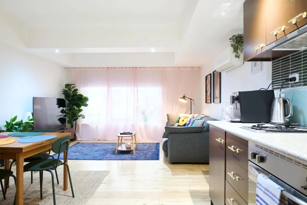Image of Heritage Hideaway – Refurbished Flinders St Gem
