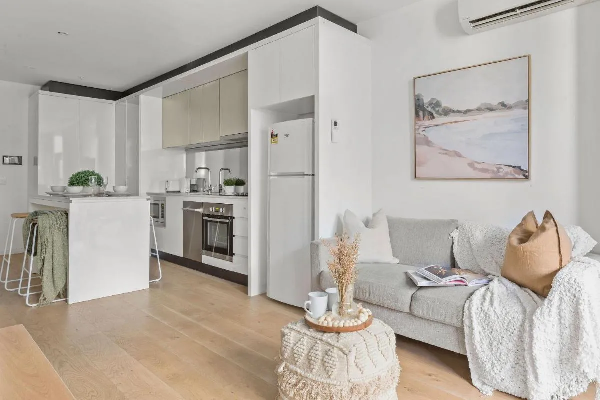 Image 4 of High-Rise 2BR Apt CBD I Pool, Gym & Prime Location