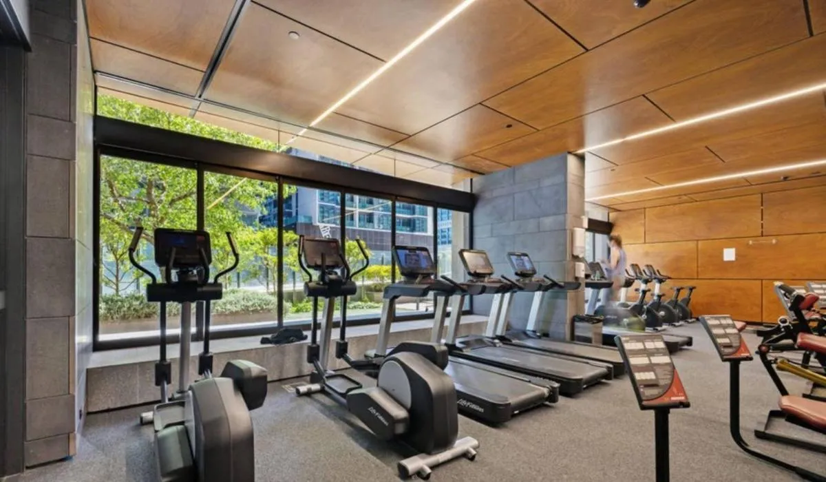 Image 5 of High-Rise 2BR Apt CBD I Pool, Gym & Prime Location